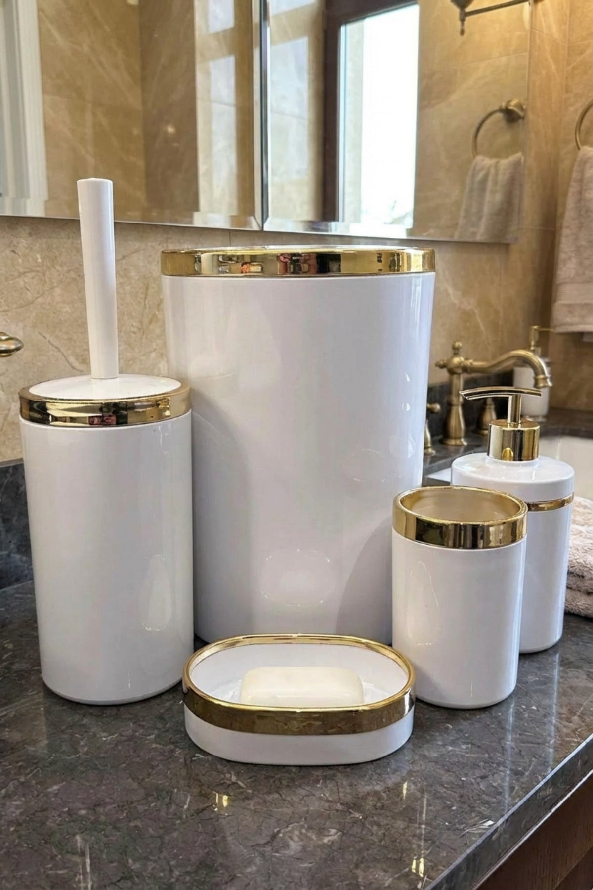 Banyo Seti 5'li, Akrilik-ÇöpKovası, WC Fırçalık, Sıvı Sabunluk, Diş Fırçalık, El Sabunluk, Gold Renk Detay
