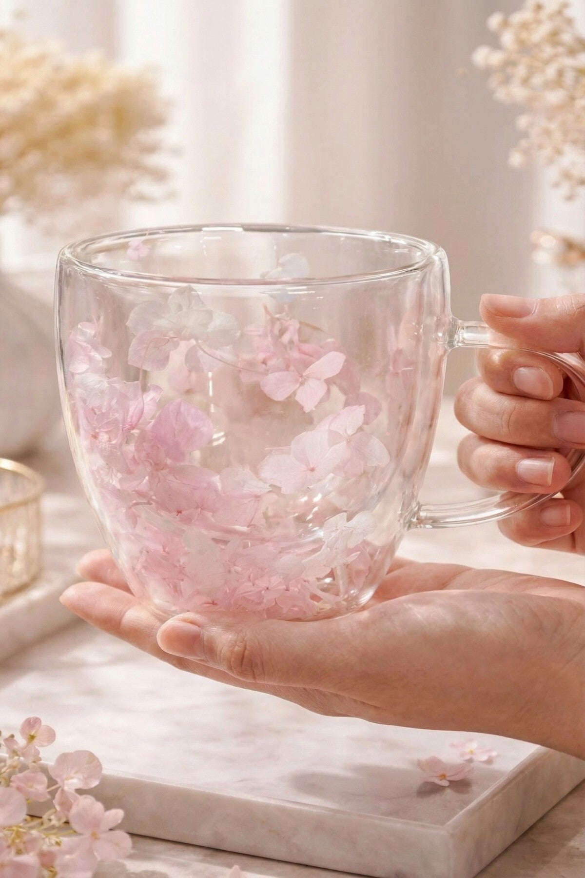 Pembe Beyaz Çiçekli Çift Cidarlı Cam Kupa, 350 ml, 11 cm x 8 cm - görsel 4