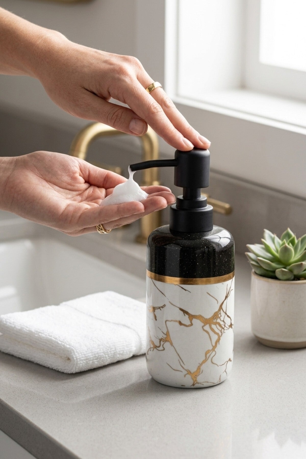 300 ml Seramik Lenora Sıvı Sabunluk, 7 cm çap, 18 cm yükseklik