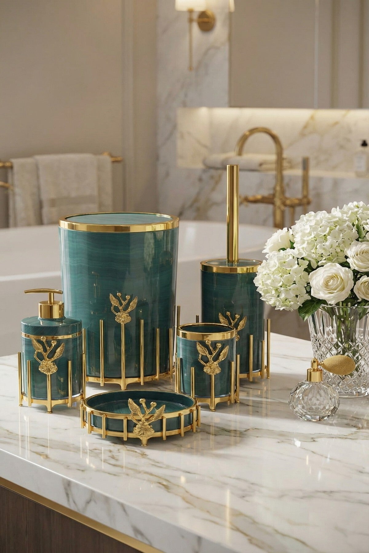 Gold Kaplama Metal Stantlı 5 Parça Mermer Desenli ve Düz Renk Seçenekli Banyo Aksesuar Takımı