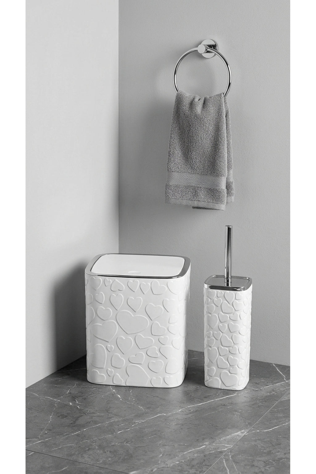 5 Parça Banyo Seti, Kalp Desenli, Beyaz Silver, Kare, Click Kapaklı, Hacim: 8 litre