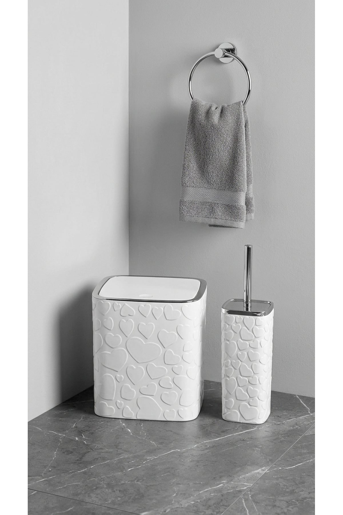 5 Parça Banyo Seti, Kalp Desenli, Beyaz Silver, Kare, Click Kapaklı, Hacim: 8 litre