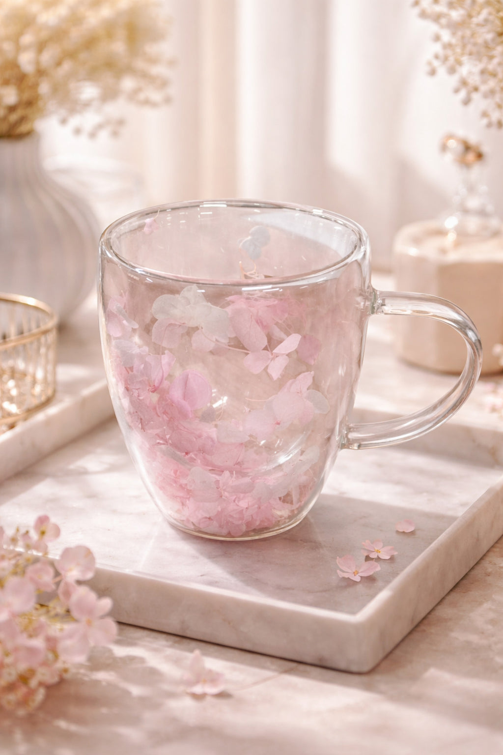 Pembe Beyaz Çiçekli Çift Cidarlı Cam Kupa, 350 ml, 11 cm x 8 cm