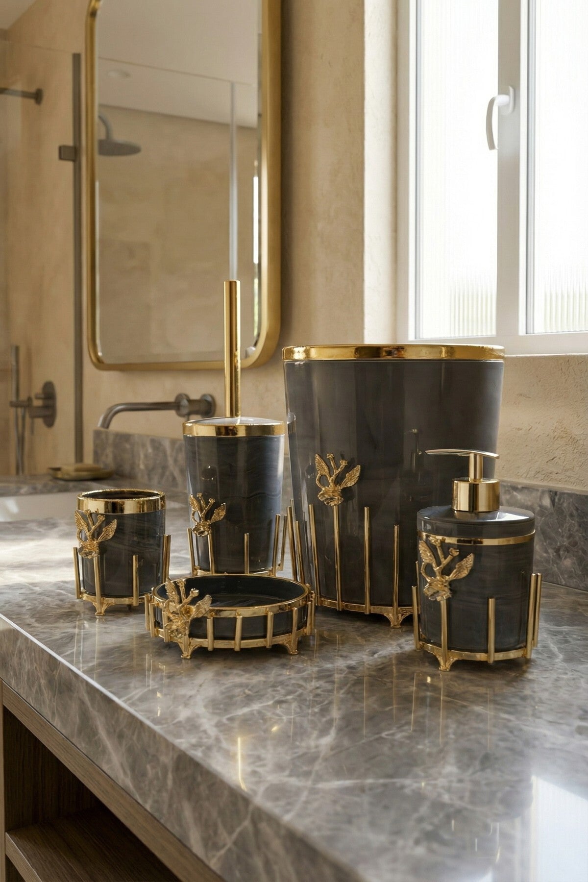Gold Kaplama Metal Stantlı 5 Parça Mermer Desenli ve Düz Renk Seçenekli Banyo Aksesuar Takımı