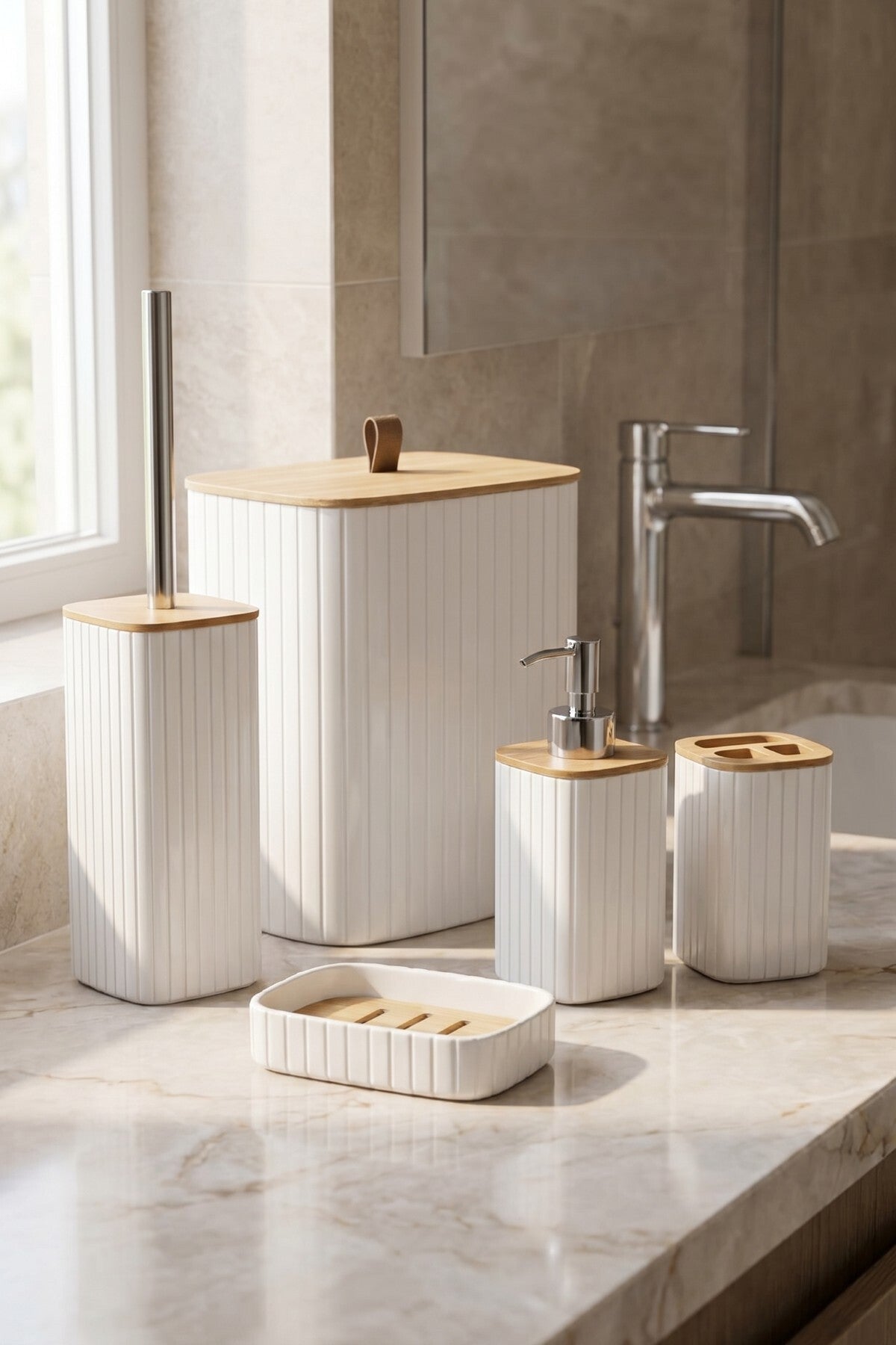 Bambu Kapaklı Çizgili Dikdörtgen 5 Parça Banyo Seti, 21 x 19 x 24 cm.