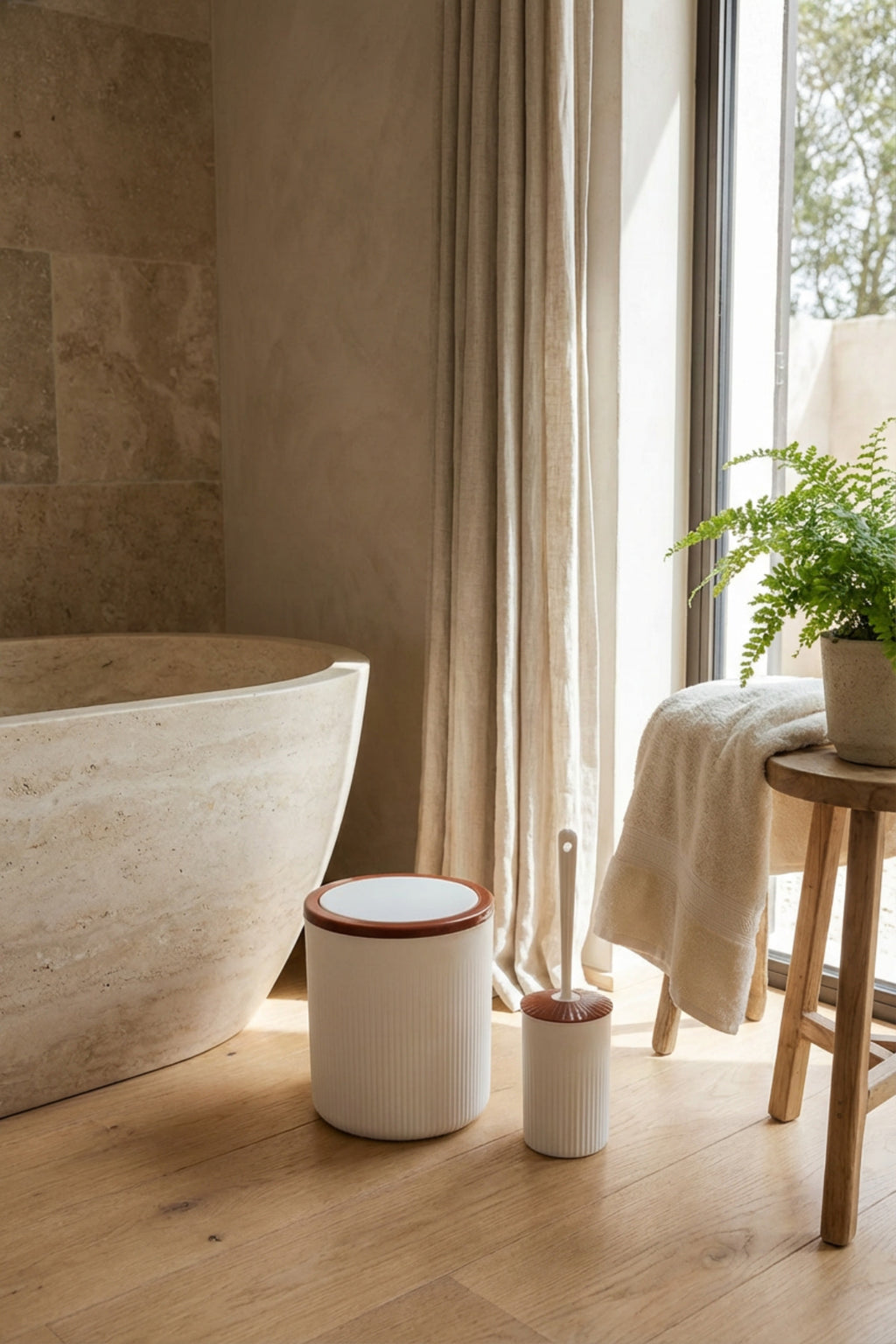Elegan Kahve Beyaz 2’li Banyo Seti – 6 litre Çöp Kovası & WC Fırçalık Takımı