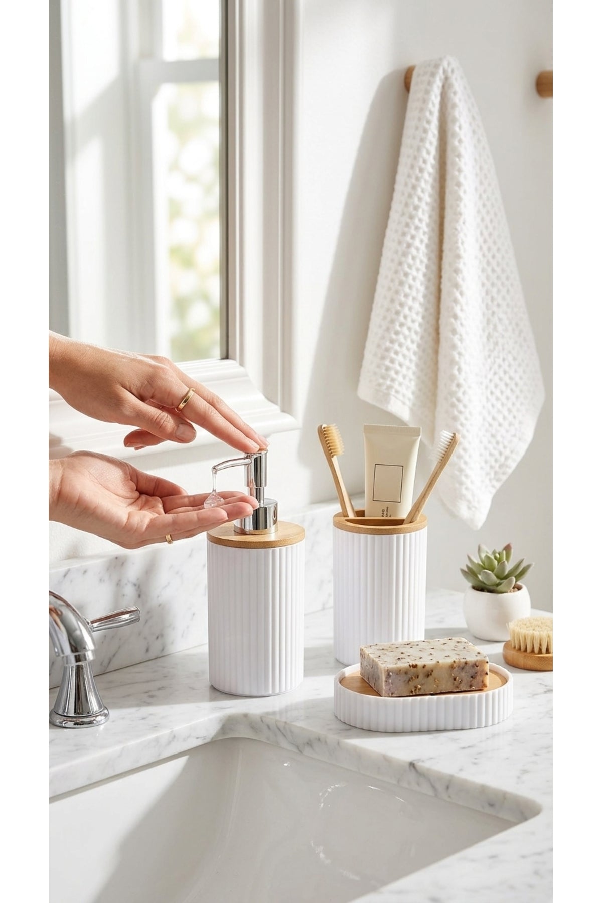 5 Parça Yuvarlak Banyo Seti, Bambu Kapaklı, Hacim: 7 litre