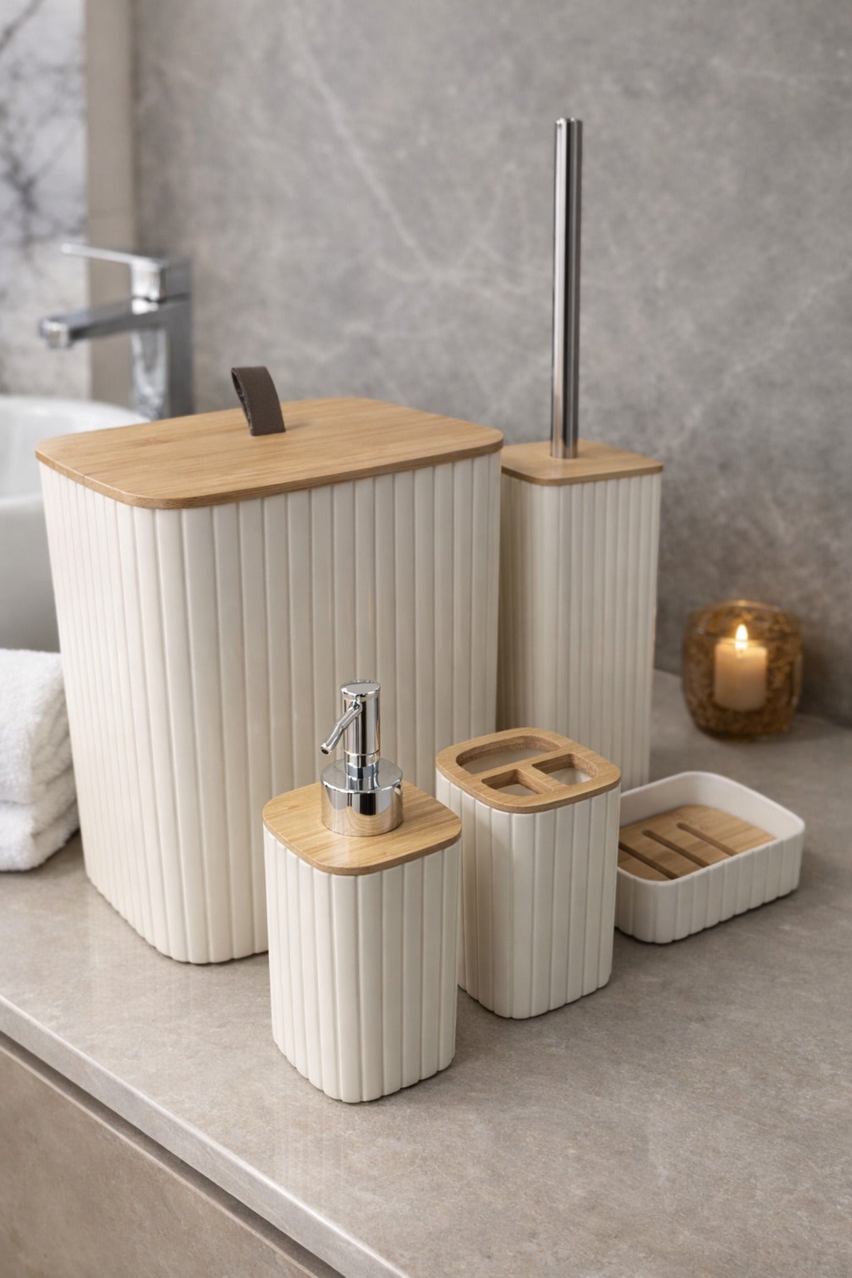 Bambu Kapaklı Çizgili Dikdörtgen 5 Parça Banyo Seti, 21 x 19 x 24 cm.
