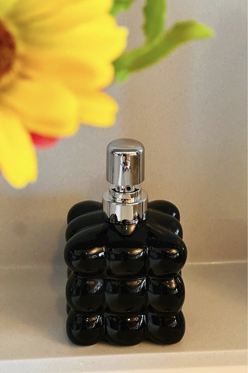 Seramik Üzüm Sabunluk 350 ml – 9x9x15(Y) cm, Siyah Beyaz