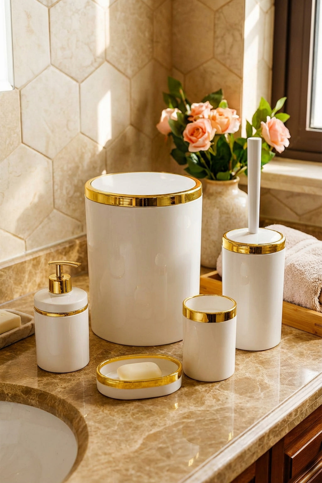 5 Parça Akrilik Banyo Seti, Şık ve Kaliteli Akrilik, Altın Renk Detaylı