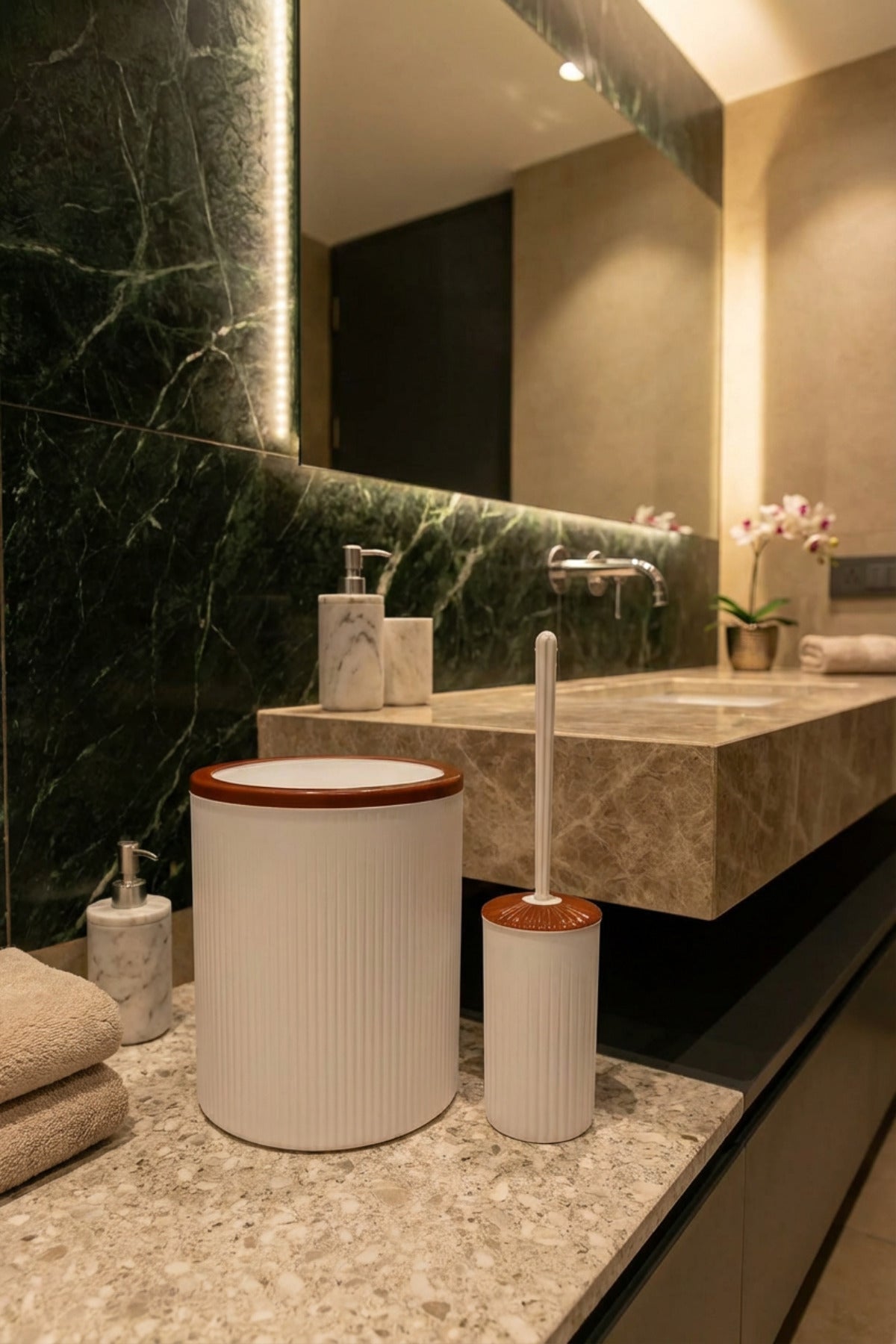 2'li Banyo Seti, Çöp Kovası ve WC Fırçalık, Beyaz, Hacim: 6 Litre