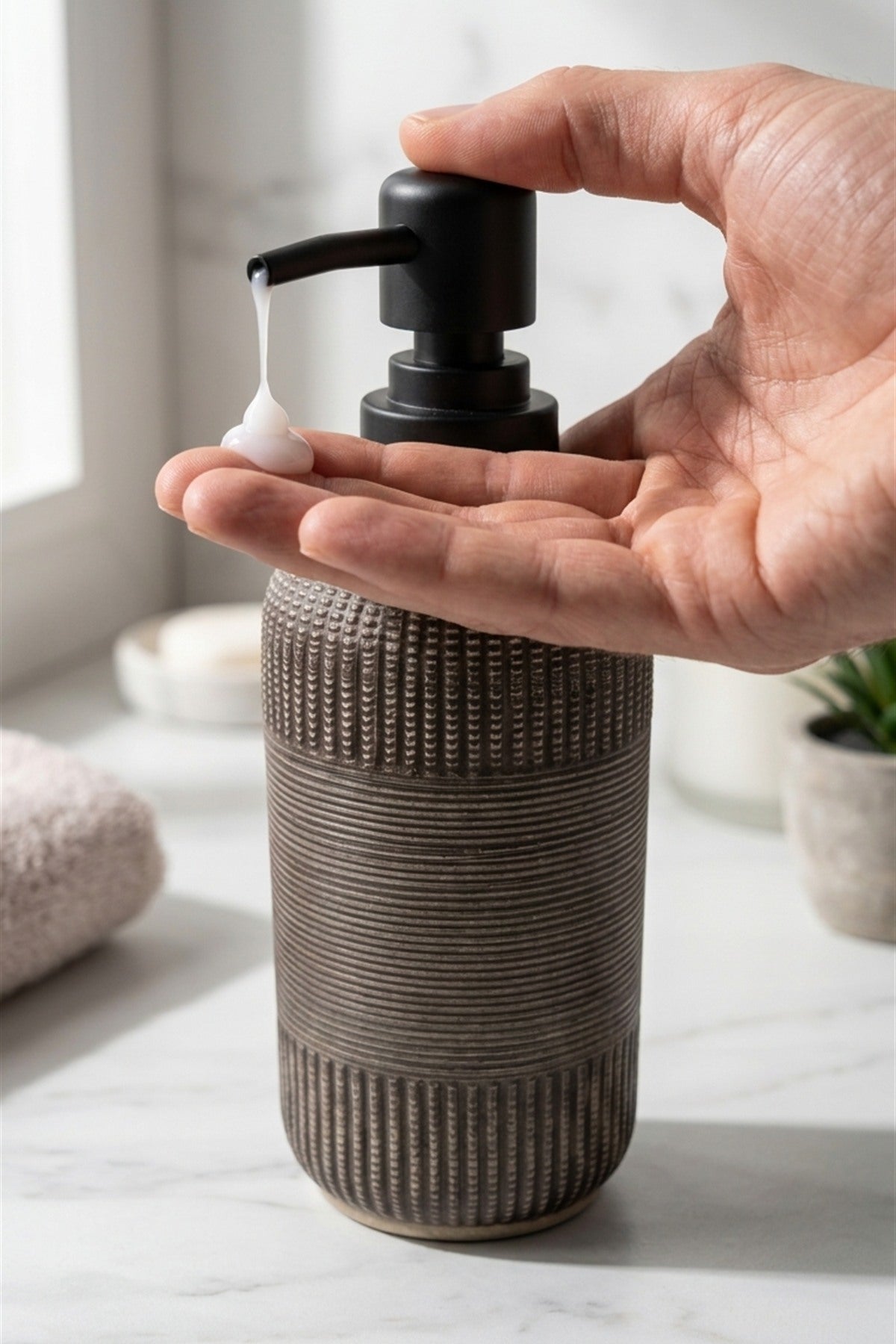 300 ml Seramik Lenora Sıvı Sabunluk, 7 cm çap, 18 cm yükseklik