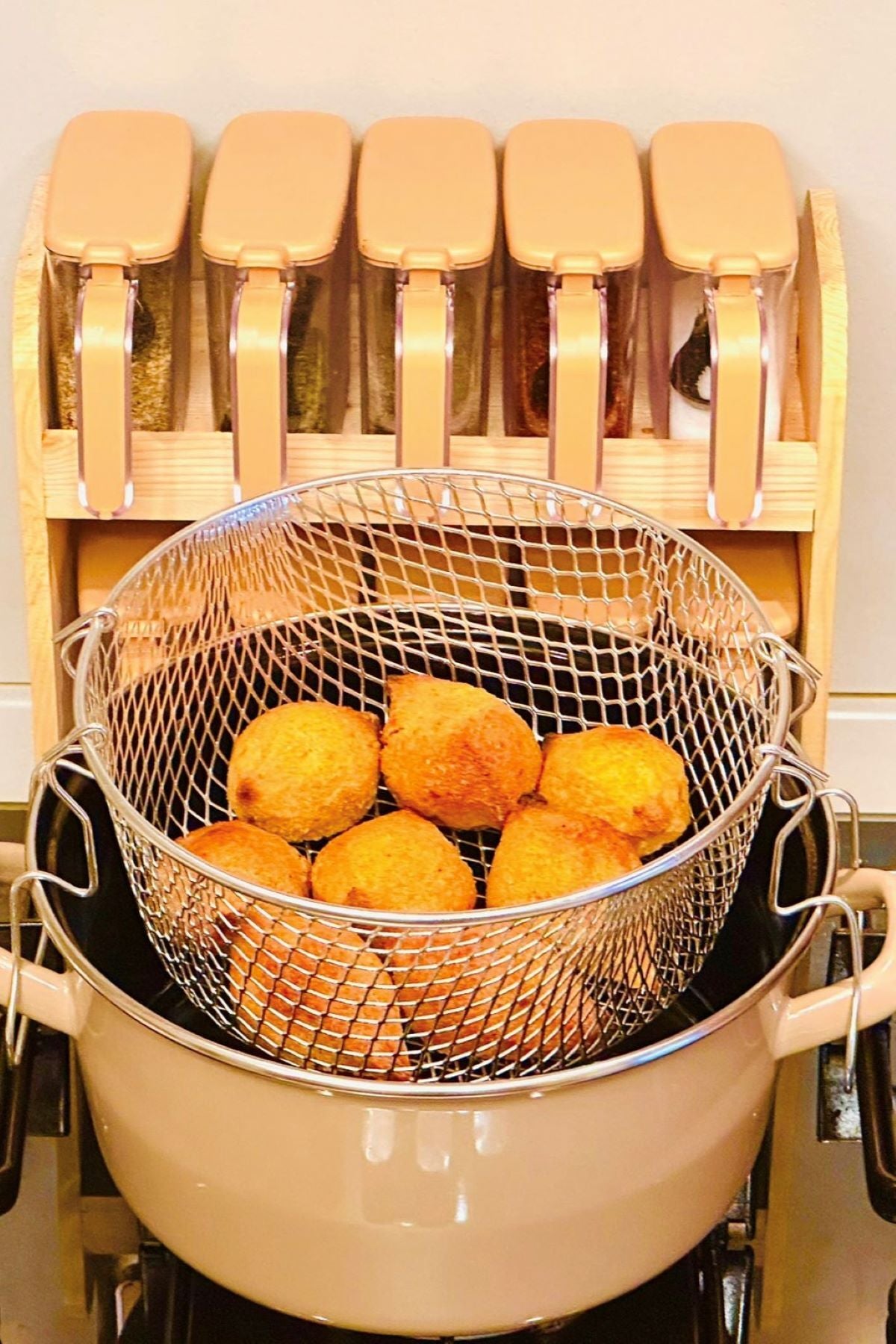 Emaye Tencere, Fritöz, Cam Kapaklı – 22 cm Çap, 3,5 Litre Hacim