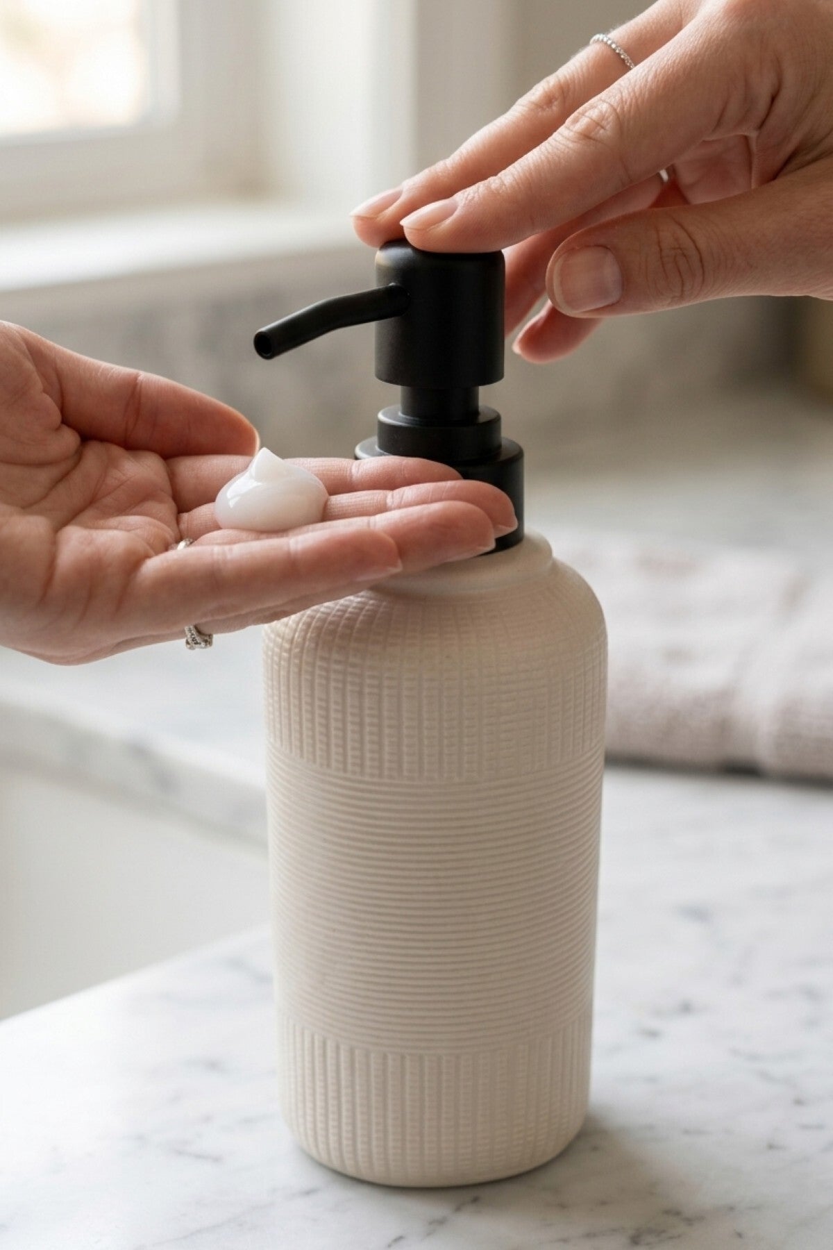 300 ml Seramik Lenora Sıvı Sabunluk, 7 cm çap, 18 cm yükseklik
