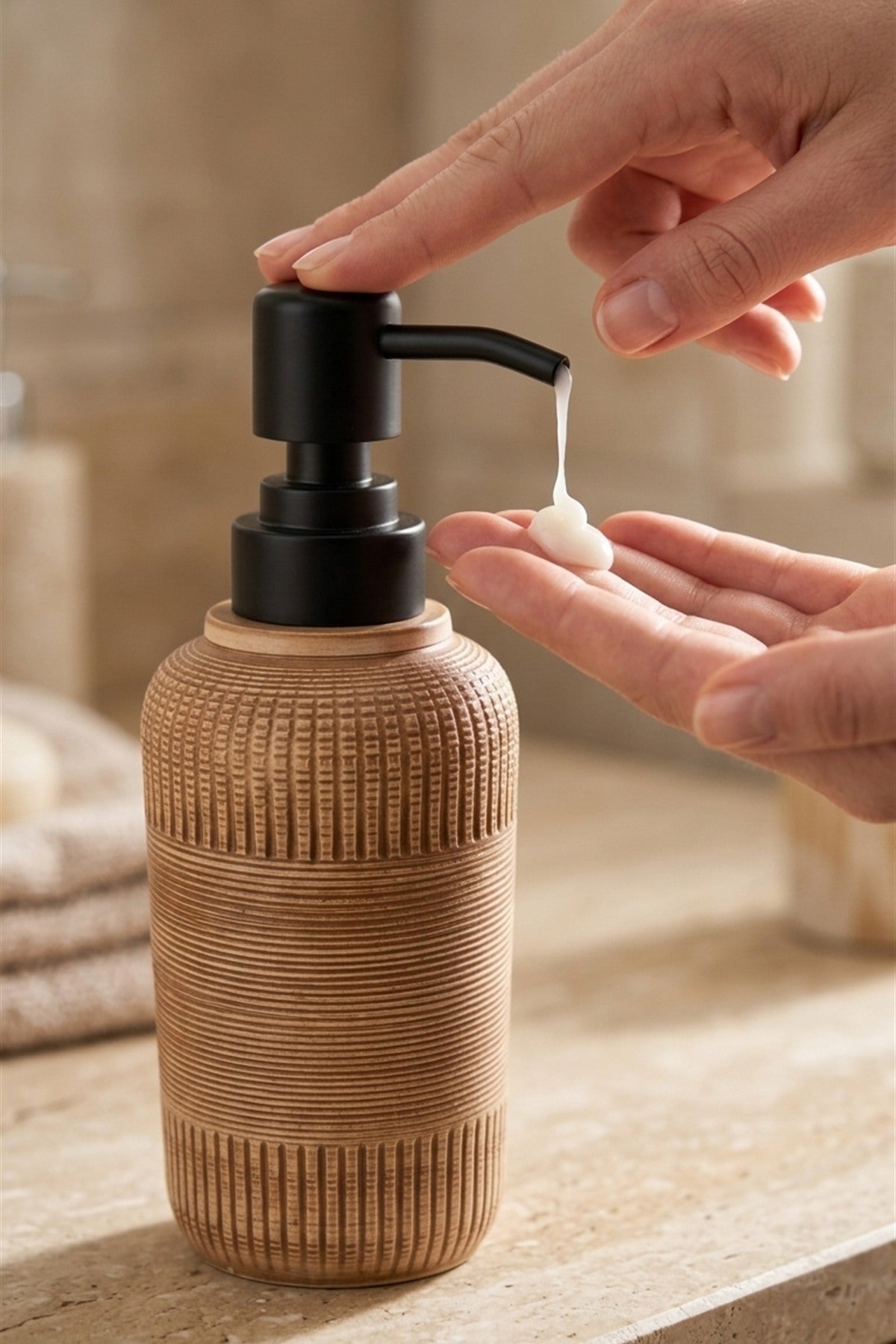 300 ml Seramik Lenora Sıvı Sabunluk, 7 cm çap, 18 cm yükseklik