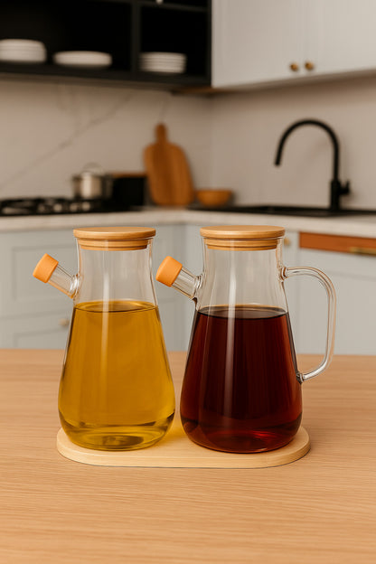 2'li 900 ml Bambu Kapaklı ve Altlıklı Borosilikat Cam Yağdanlık, Isıya Dayanıklı, Yağ/Sirke/Sosluk
