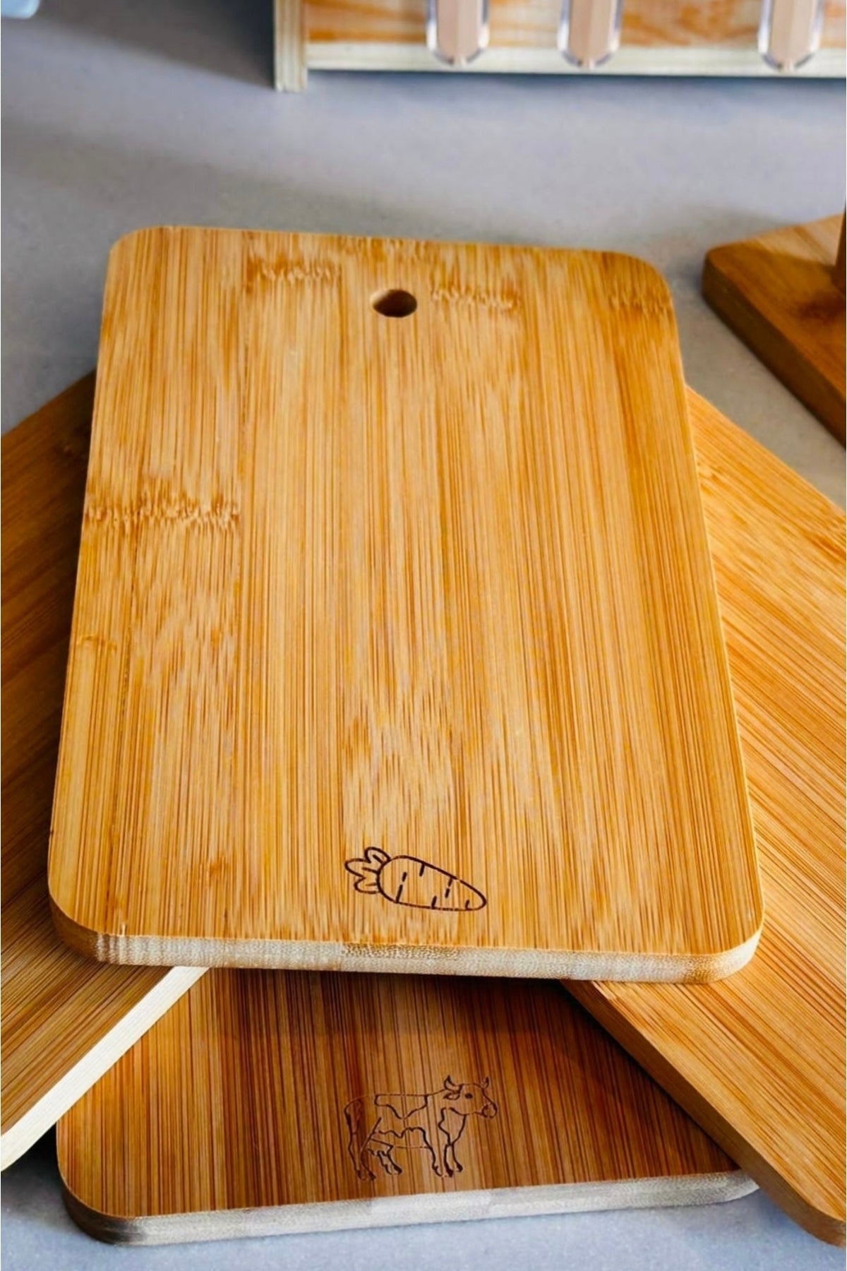 Sebze-Tavuk-Balık-Et Tahtaları, Stantlı 4’lü Ahşap Kesme Tahtası Seti, Tek tahta ölçü 25 × 16 × 1 cm