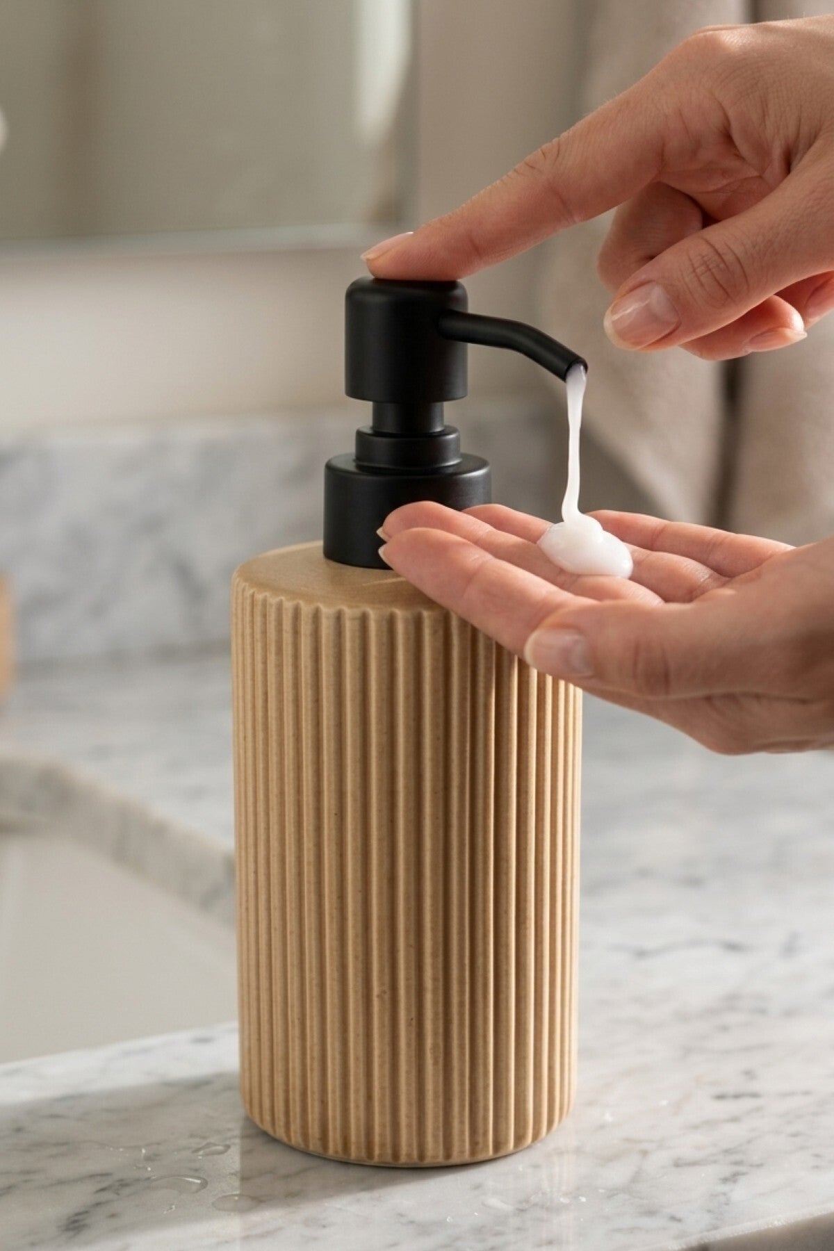 300 ml Seramik Lenora Sıvı Sabunluk, 7 cm çap, 18 cm yükseklik