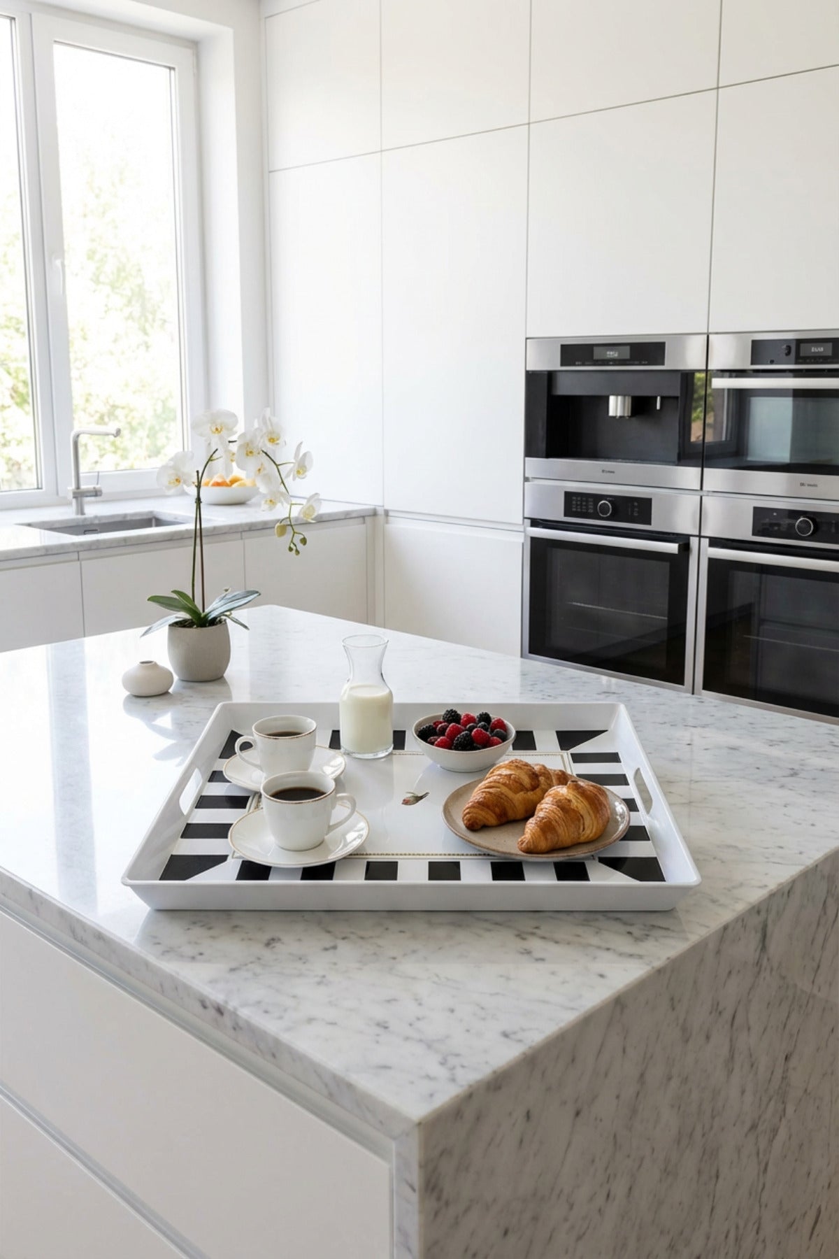Çizgili Desenli Servis Tepsisi 38x28x3,5 cm – Siyah-Beyaz