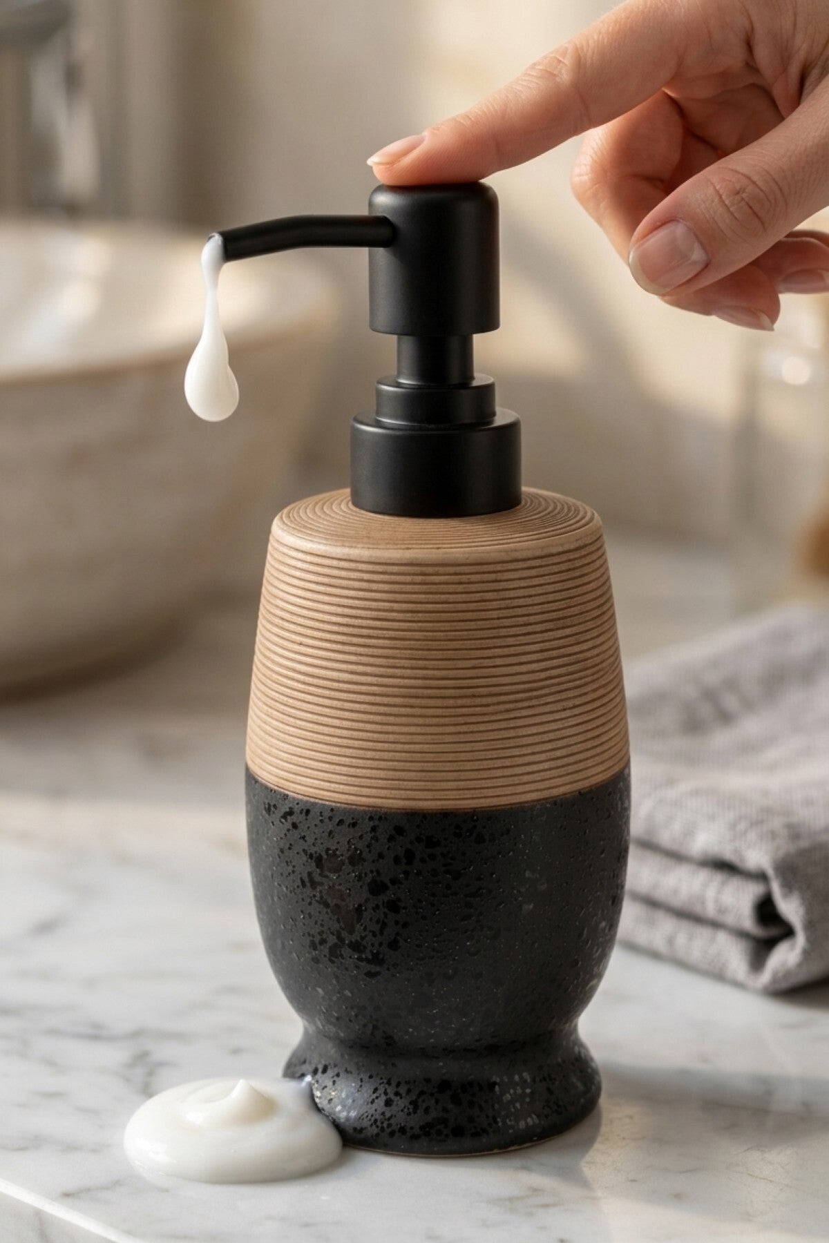 300 ml Seramik Lenora Sıvı Sabunluk, 7 cm çap, 18 cm yükseklik