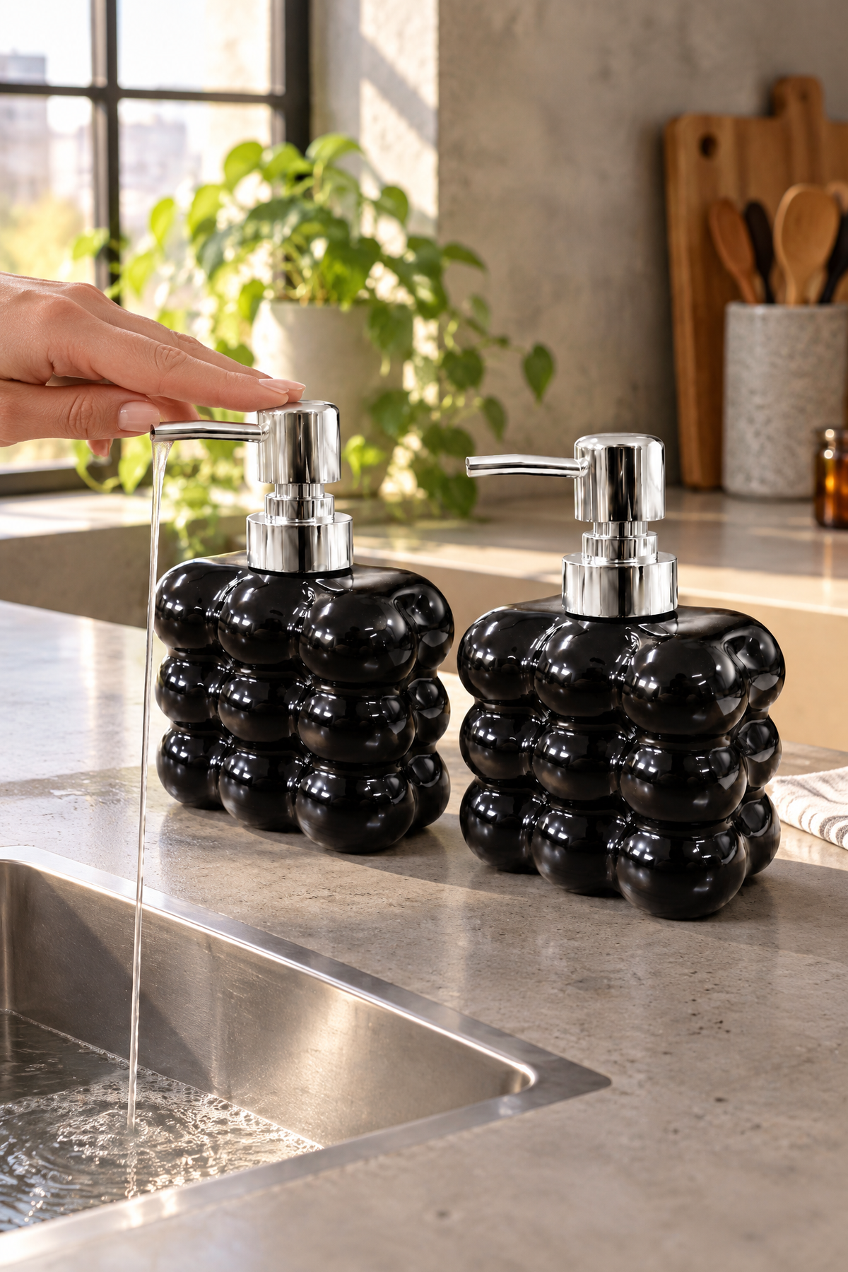 2 adet Bubble Cam Sıvı Sabunluk, 300 ml + 300 ml -, 9,5x6,5x15 cm – Siyah