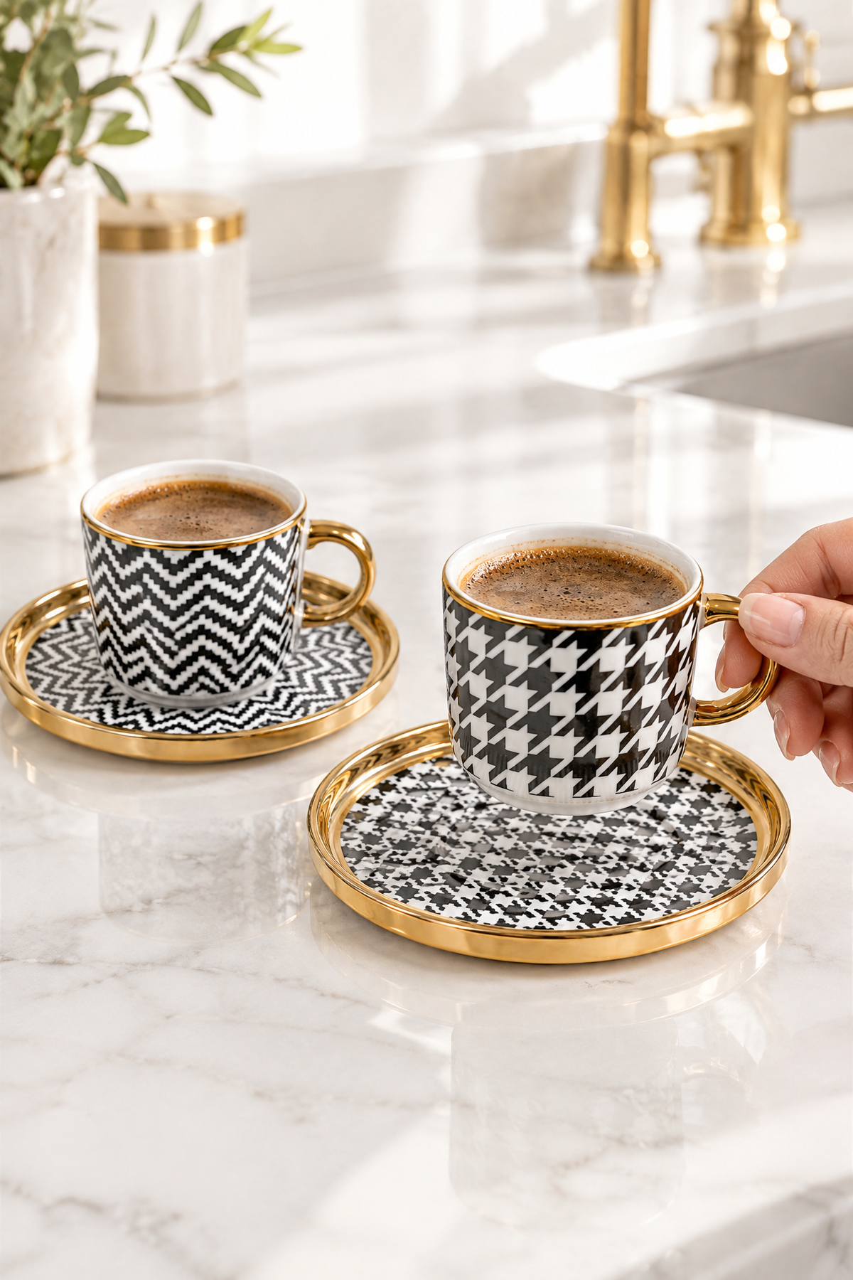 6 Kişilik 12 Parça Gold Detaylı Desenli Kahve Fincan Takımı – Siyah Beyaz Geometrik