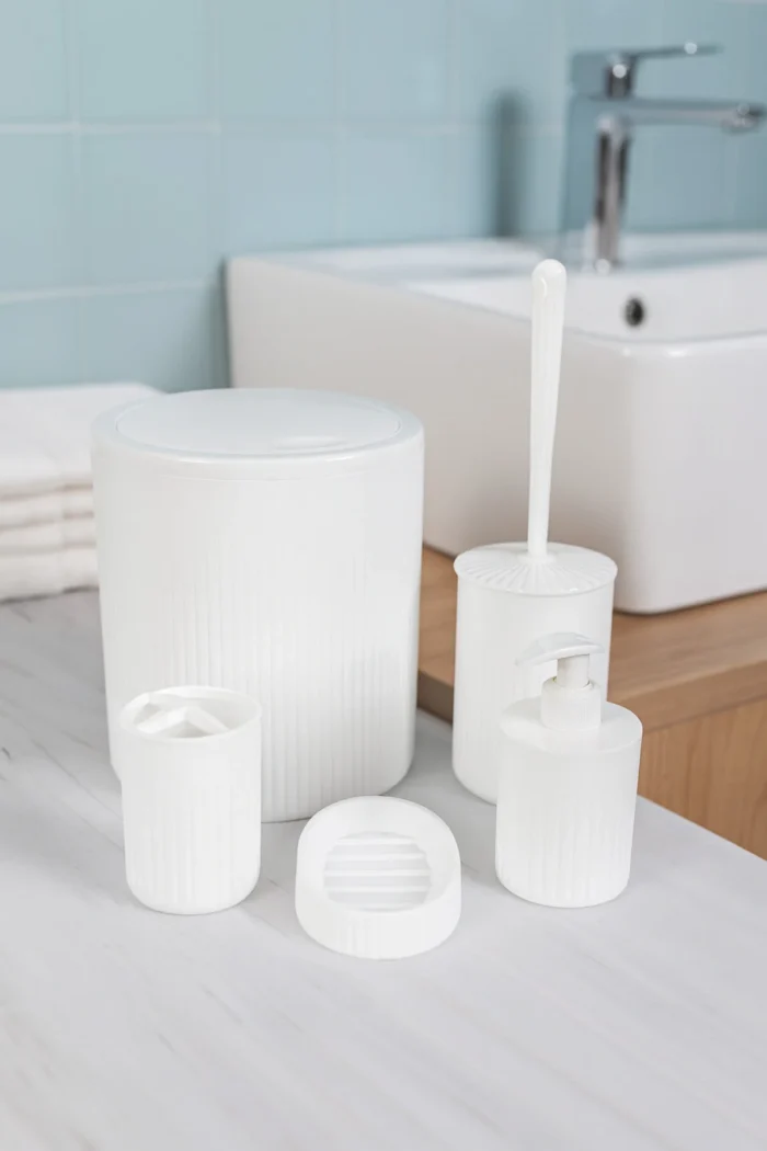 Şık Tasarımlı 5 Parça Beyaz Banyo Takımı, Çöp Kovası hacmi 6 litre - Görsel 2
