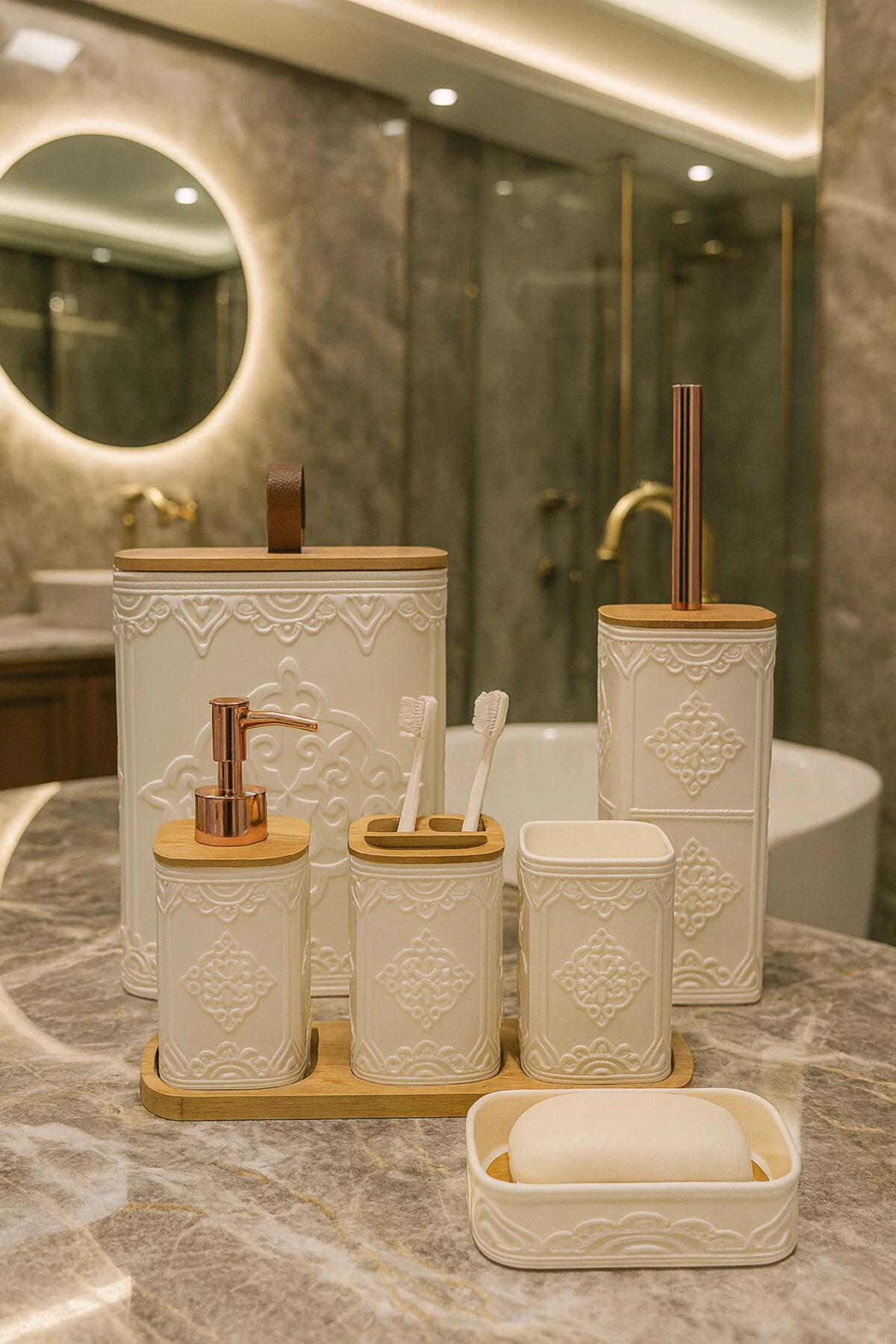 MKR302A2 7 Parça Desenli Kare Bambu Kapaklı Beyaz Banyo Seti, Hacim: 8 litre - Görsel 1